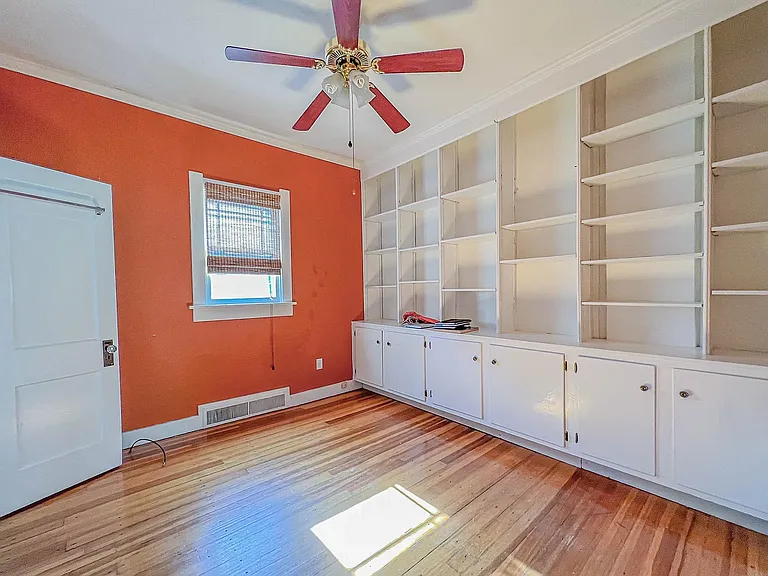 709 E 5th St #BUNGALOW — Photo 9