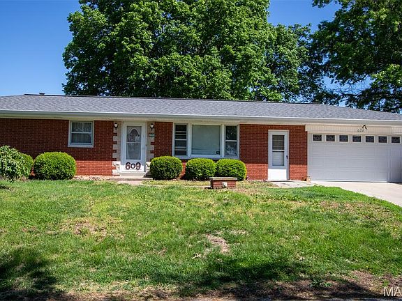 4th image of 609 Willow Ln