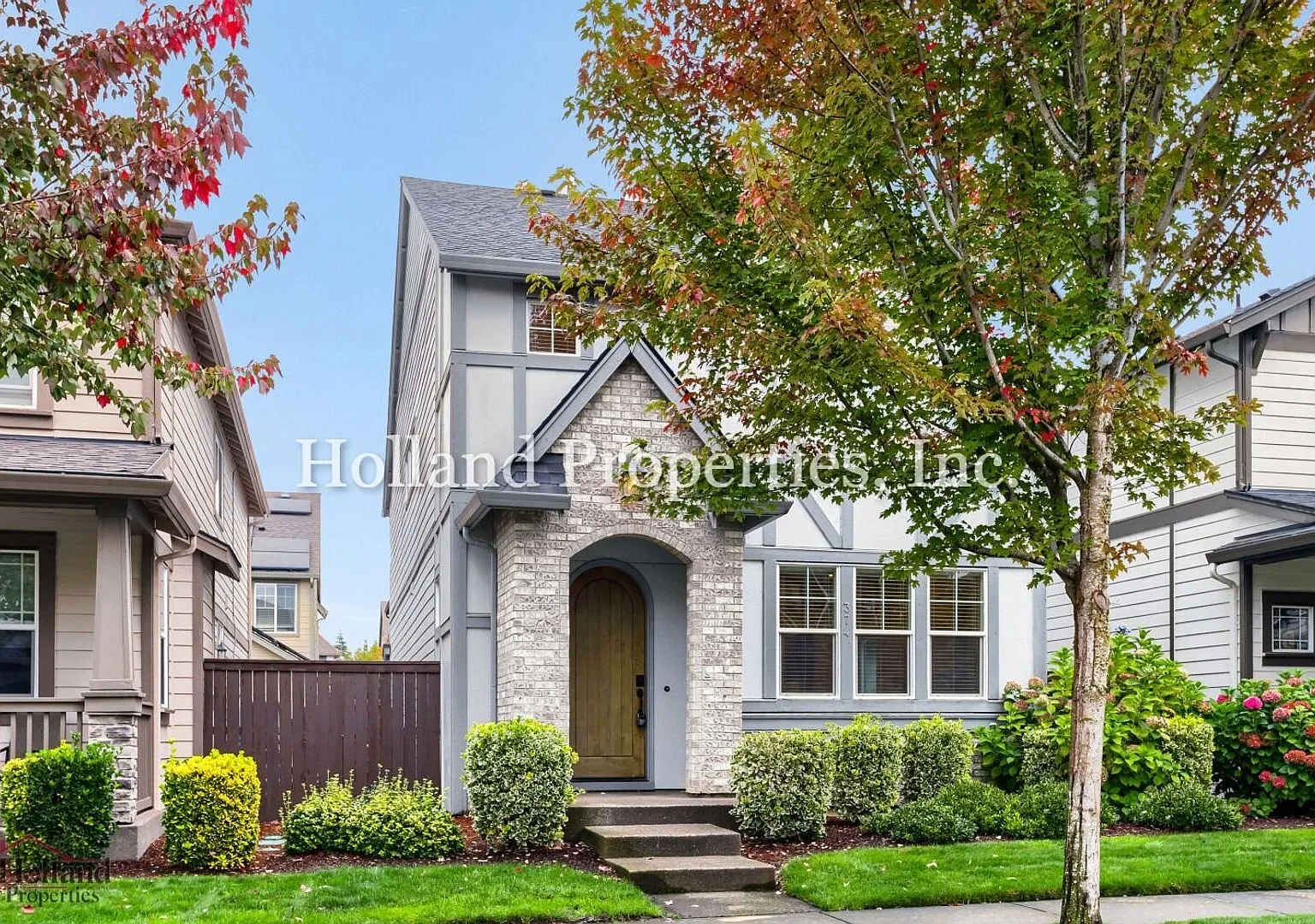 Inviting 4-Bedroom Home with Fireplace & Private yard! — Photo 2