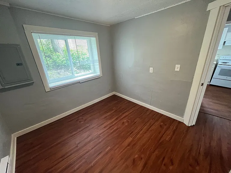 403 E Henry St — Photo 10