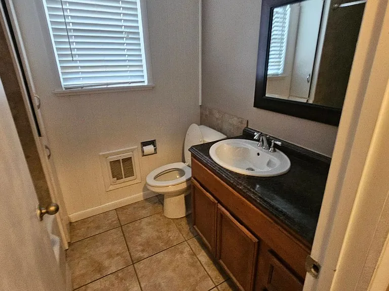 1232 N Main St — Photo 7