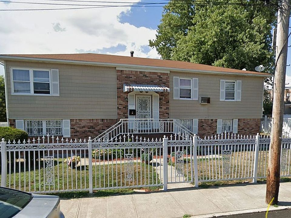 1st image of 3204 Plunkett Ave