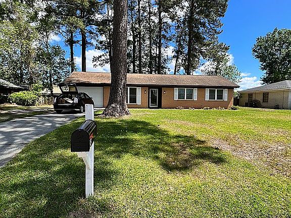 2nd image of 8 Winoca Dr