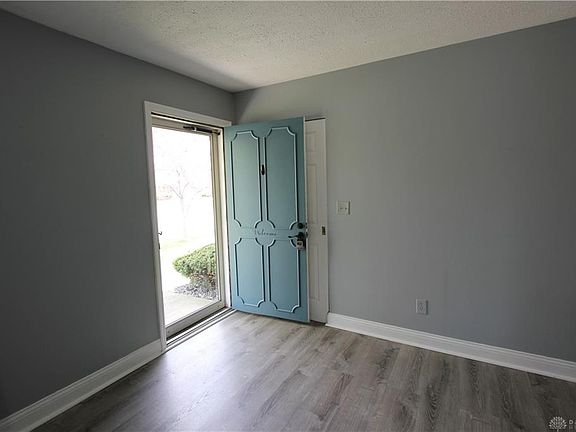 4th image of 326 Buttercup Ave