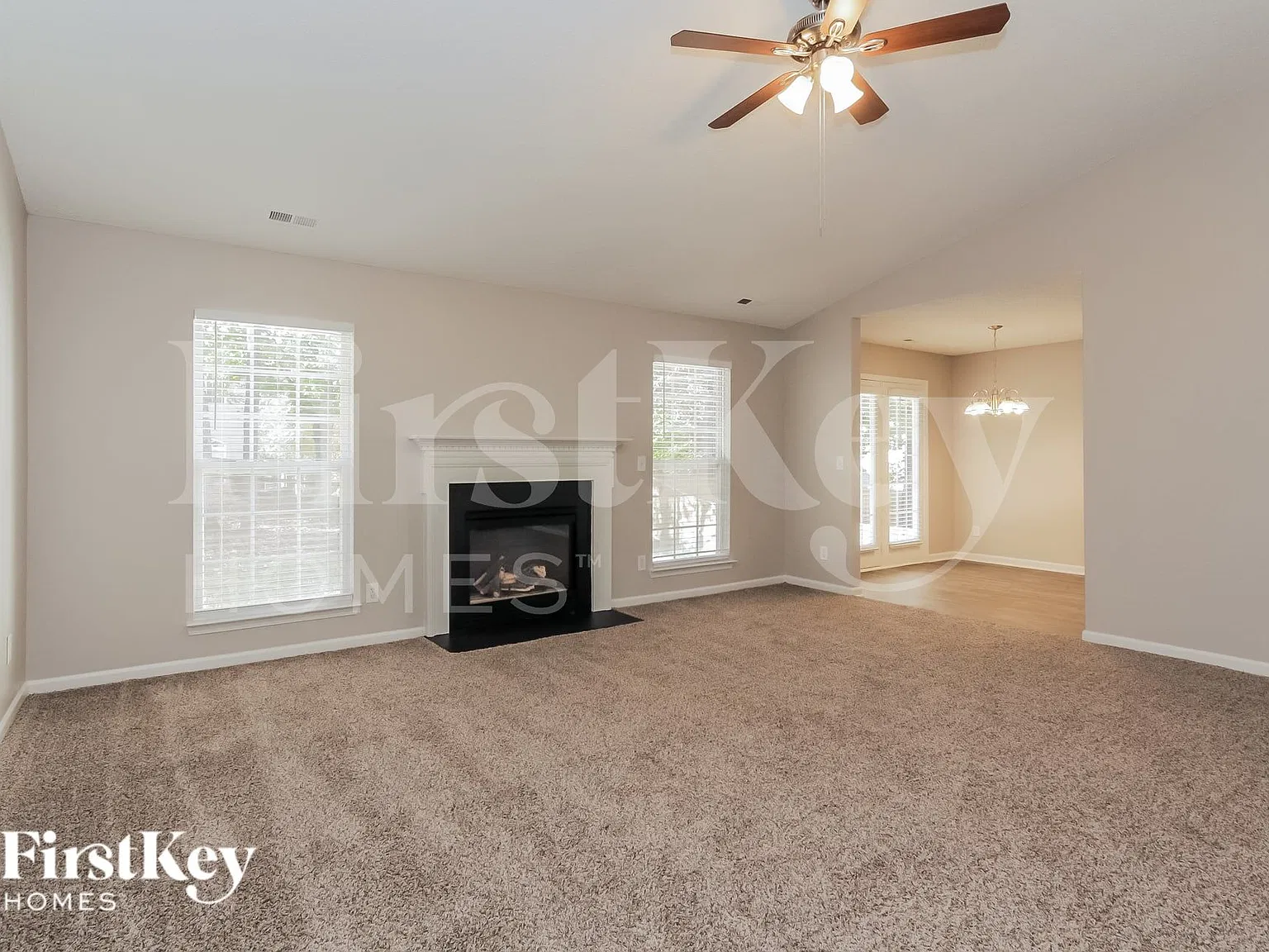 3 bed, 2.0 bath, 1384 sqft, $2,375 — Photo 3
