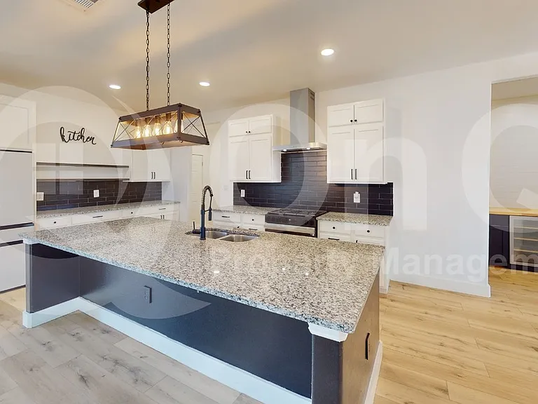 821 Vickie Dr — Photo 4
