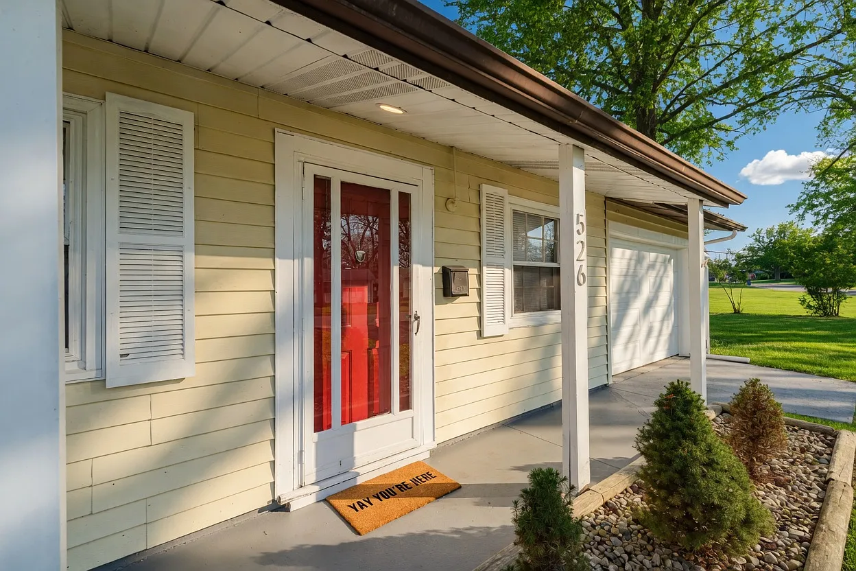 3 bed, 988 sqft, $3,800 — Photo 3