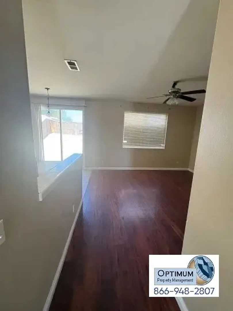 Spacious 5-Bedroom Single-Story Home in Victorville 3 Baths & 2-Car Garage — Photo 4