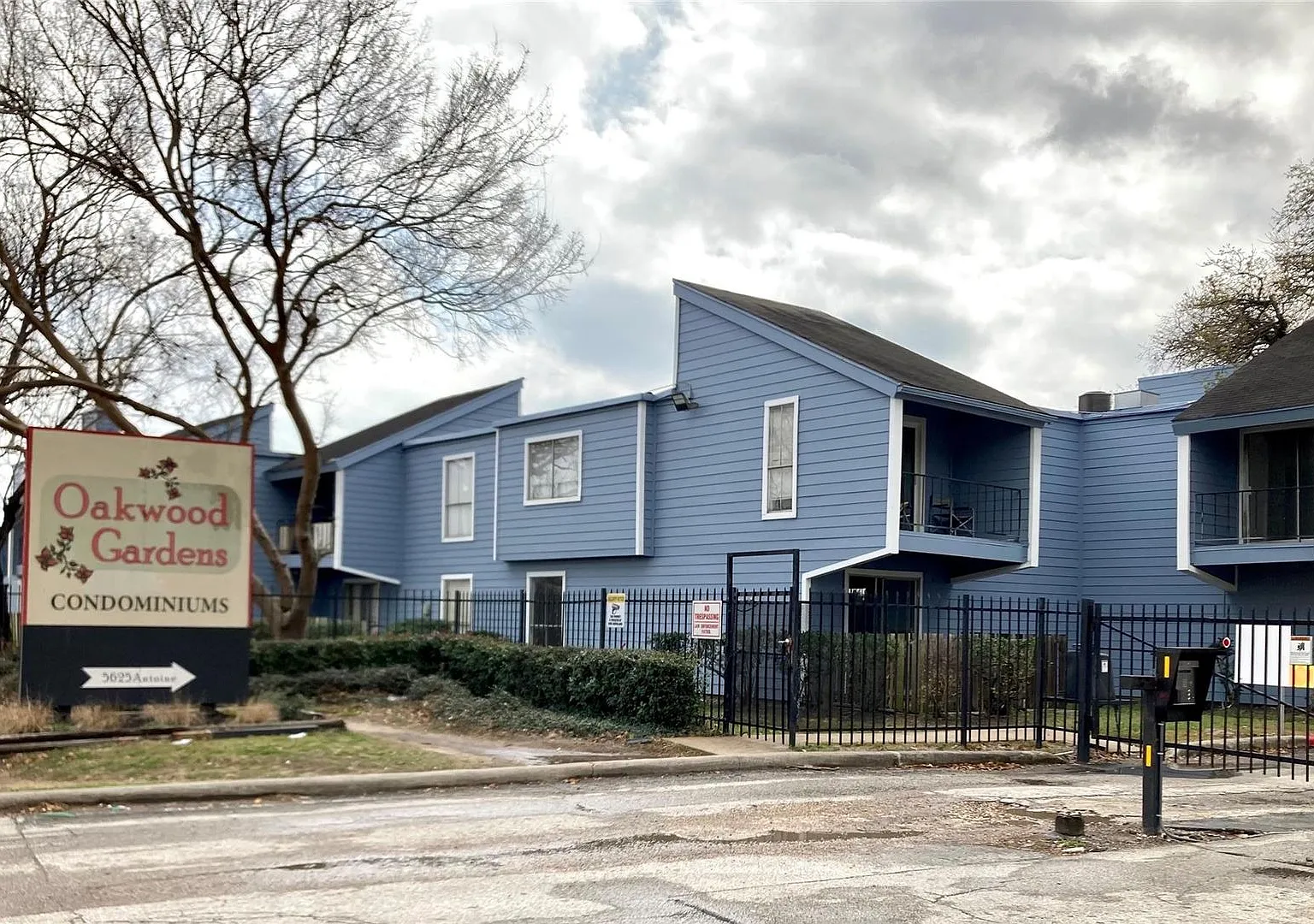 5625 Antoine Dr — Photo 1