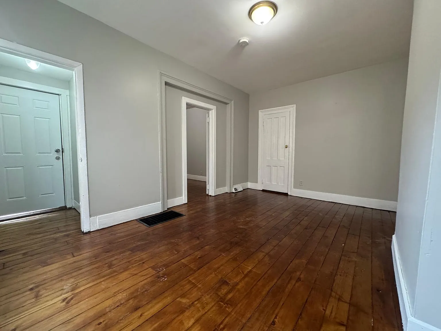 2 bed, 900 sqft, $2,495 — Photo 2