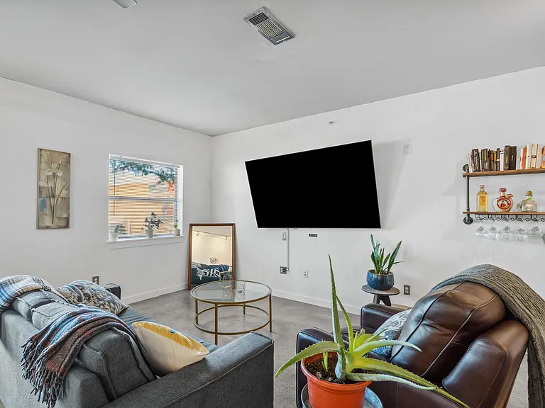 1111 S Akard St #210 — Photo 7