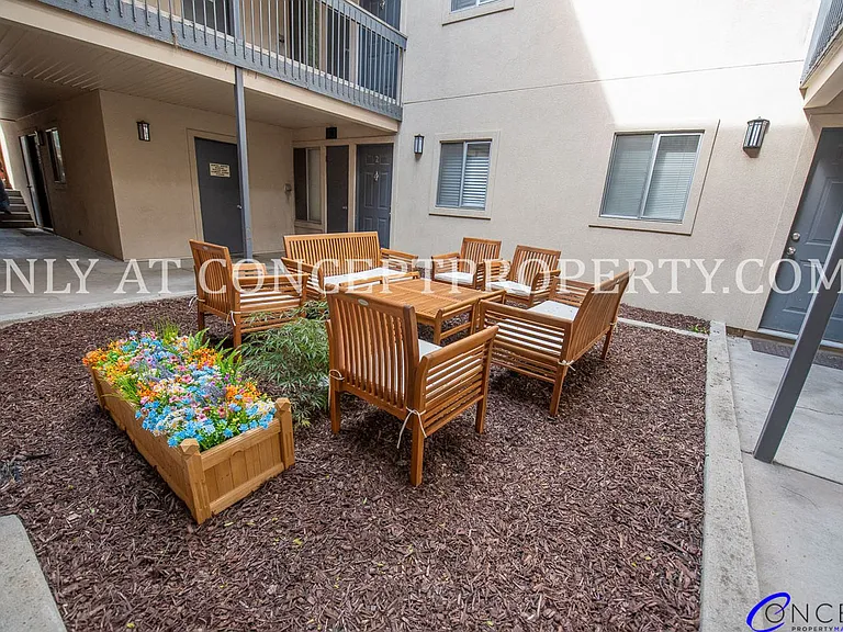 Foothill Terrace — Photo 313
