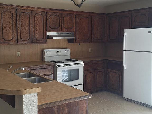 3rd image of 2717 Quail Run St APT D