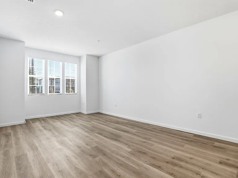 Venture Apartments — Photo 73