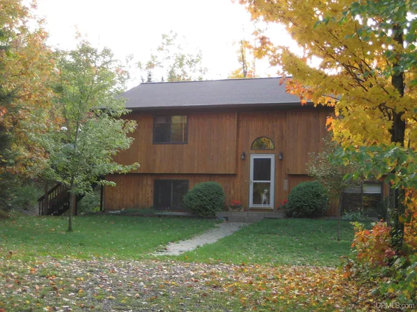 275 Flodin Rd, Gwinn, MI 49841