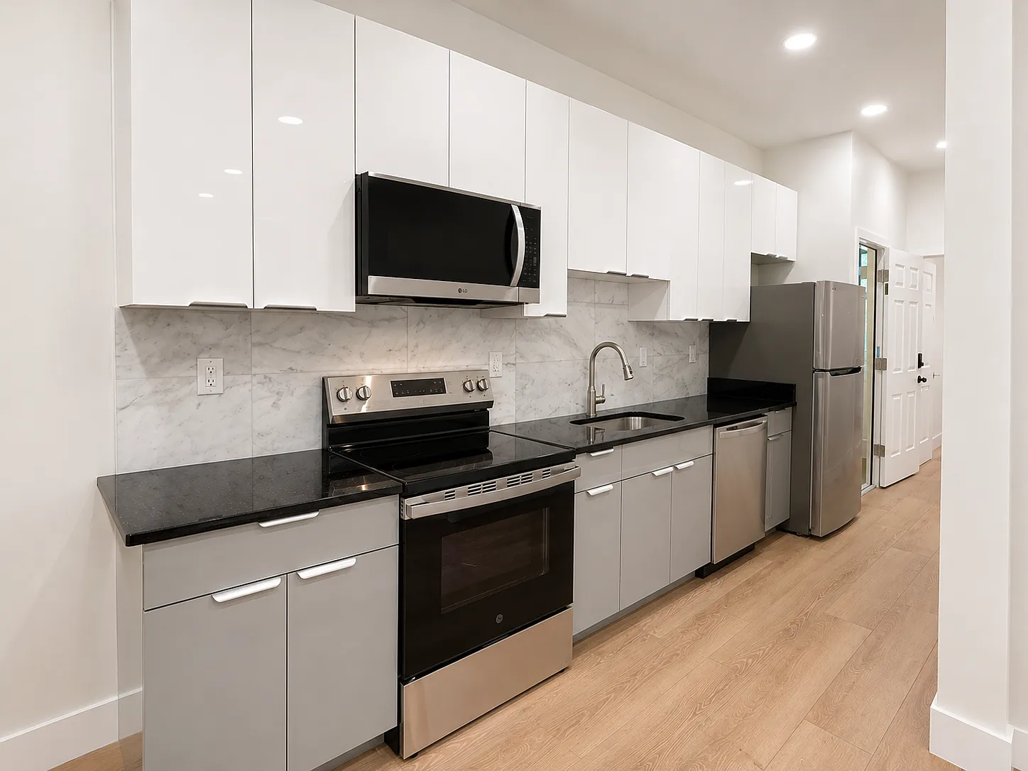 3 bed, 1700 sqft, $2,450 — Photo 2