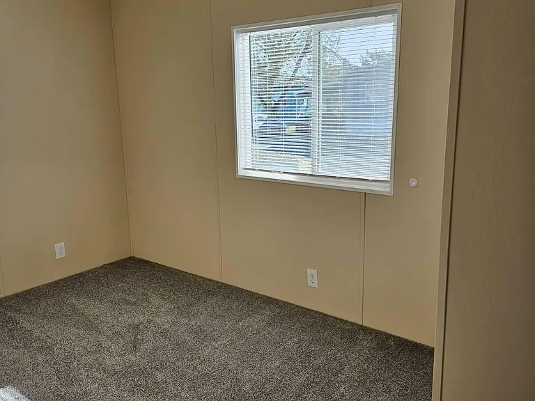 1727 N Pinewood Dr — Photo 4