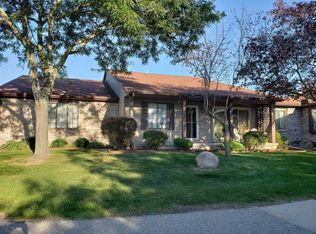 5021 Sandalwood Dr, Grand Blanc, MI 48439