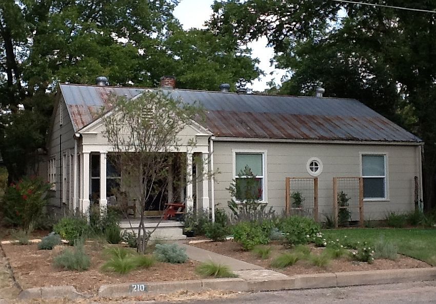 Newly Landscaped 3/2 Home