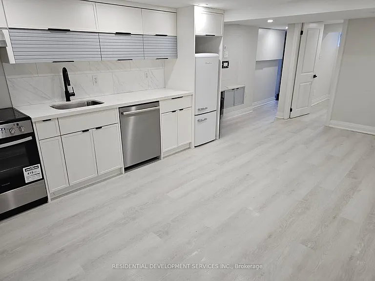 275 Euclid Ave #BASEMENT — Photo 3