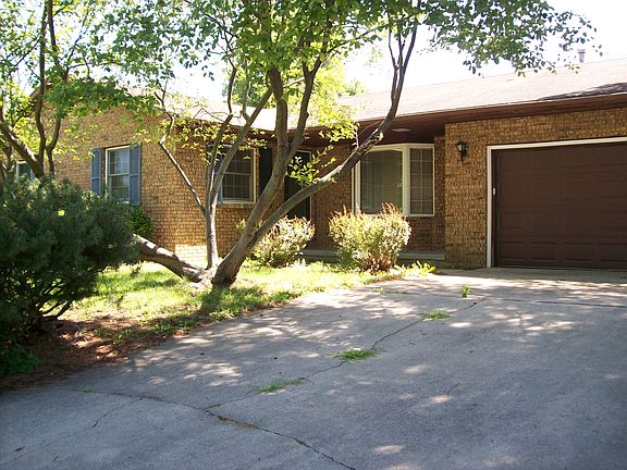 2nd image of 2302 Clover Ln