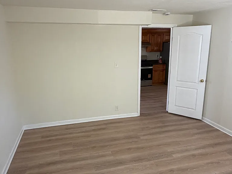 1930 Irving Ave #1930 — Photo 16