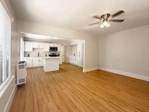 2384 Linden Ave Photo 1
