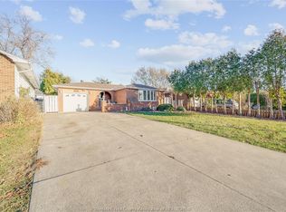 9223 Esplanade Dr, Windsor, ON N8R1J2