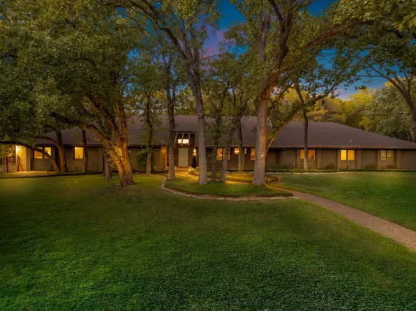 609 Crown Colony Dr, Arlington, TX 76006