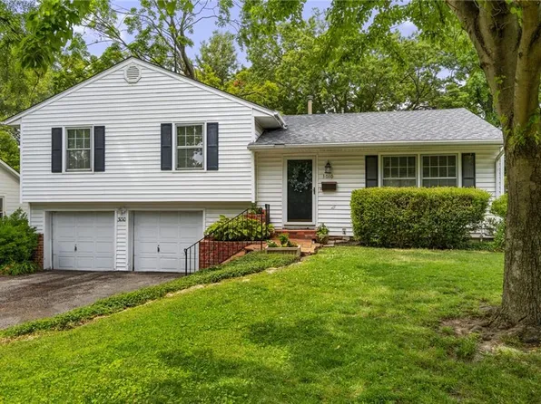 3010 W 50th Ter, Westwood, KS 66205
