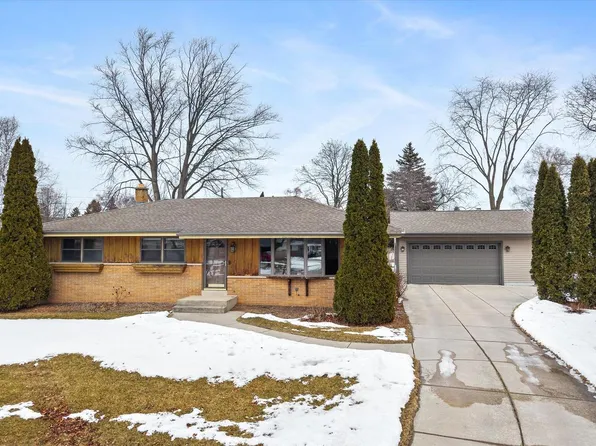 1624 Randy CIRCLE, Port Washington, WI 53074