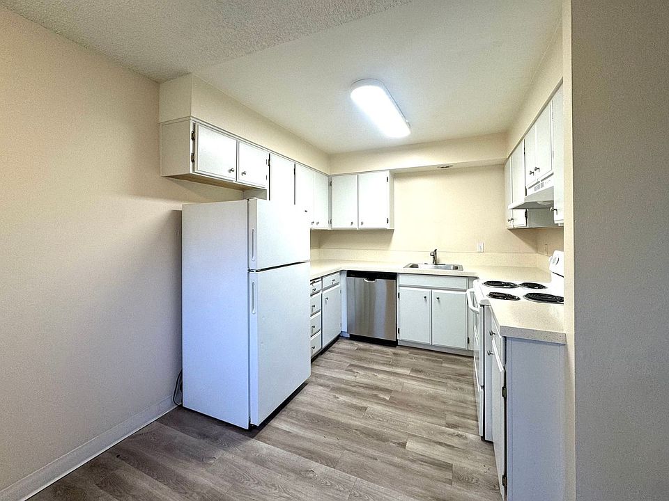 1st image of 10615 NE Weidler St #7