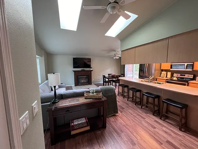3 bed, 1600 sqft, $2,600 — Photo 4
