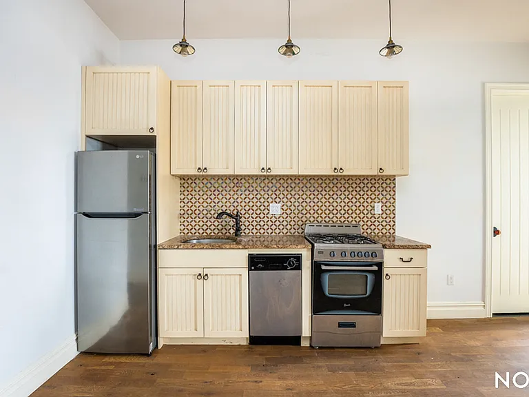 1355 Myrtle Ave #4B — Photo 2