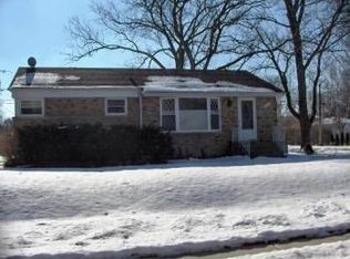 2175 Brentwood Rd, Northbrook, IL 60062