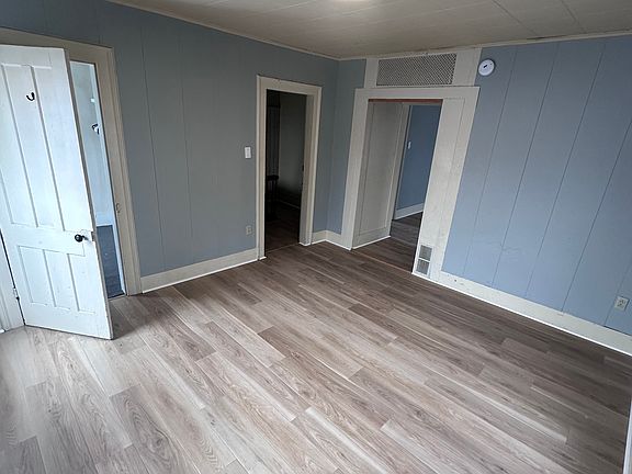 3rd image of 215 W Montgomery St #2