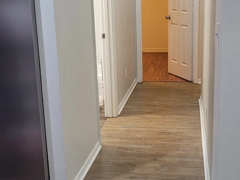 604 Brooke Ct — Photo 9