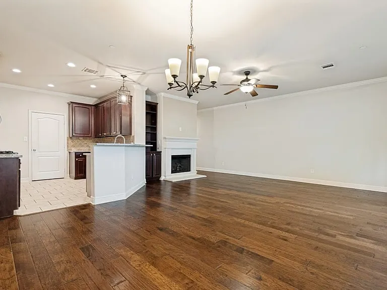 1920 Cortez Ln — Photo 11