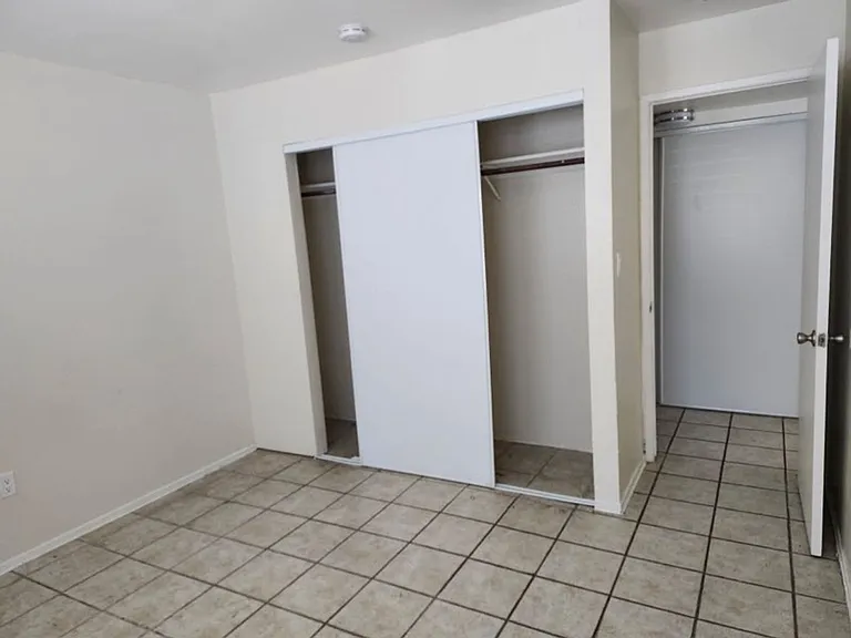 Sonoma Court Townhomes — Photo 14