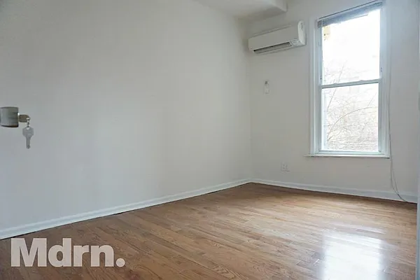 Rented by Mdrn Residential | media 5