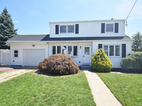 112 Raynor Street, West Babylon, NY 11704