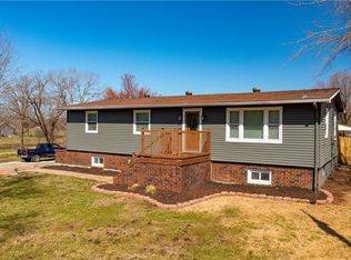 19950 Parallel Rd, Tonganoxie, KS 66086