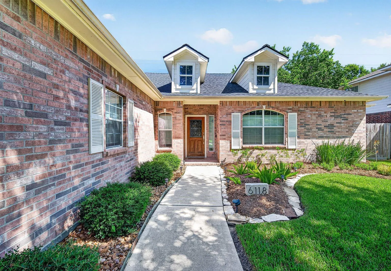 3 bed, 2.0 bath, 2160 sqft, $2,595 — Photo 4