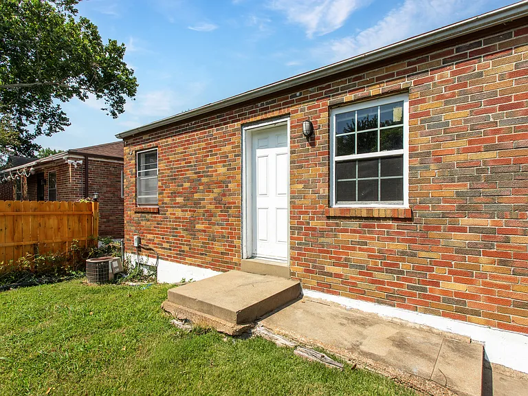 1304 Grant Dr — Photo 25