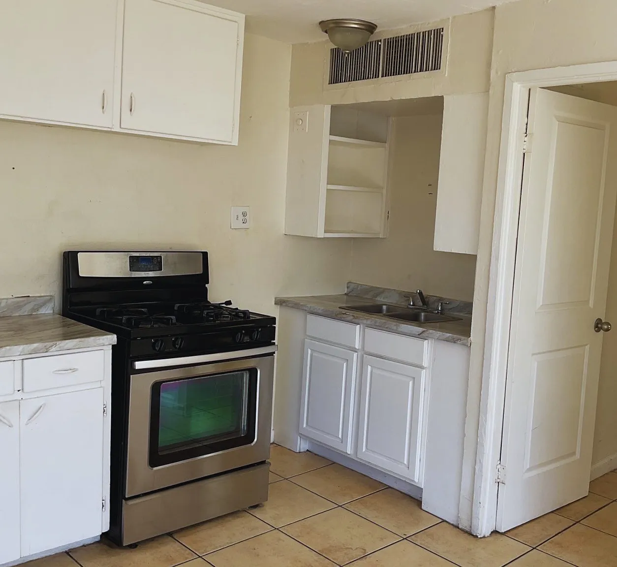 1 bed, 720 sqft, $900 — Photo 1