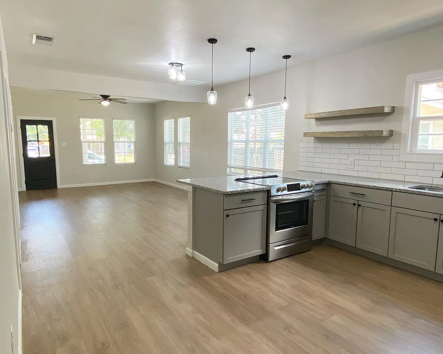 3 bed, 1289 sqft, $1,800 — Photo 2