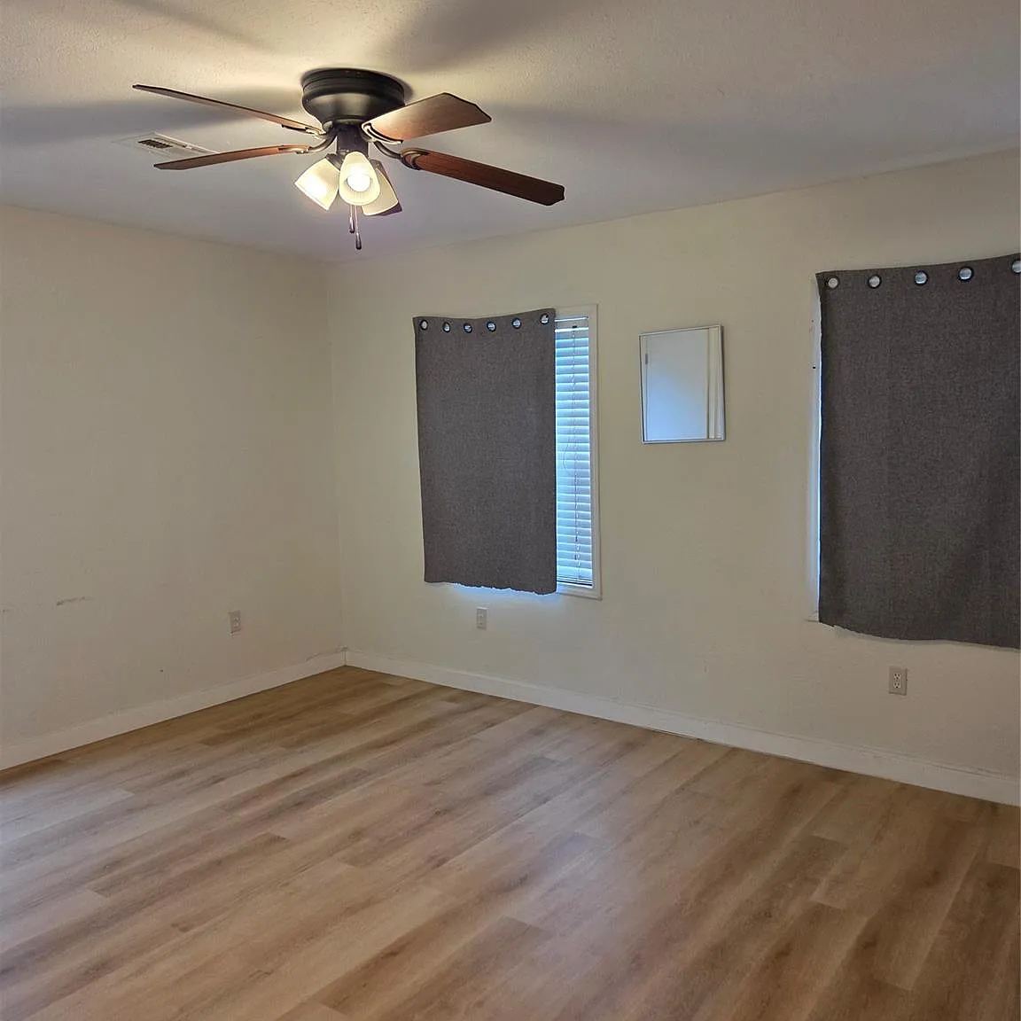 3 bed, 1.0 bath, 1252 sqft, $1,600 — Photo 4