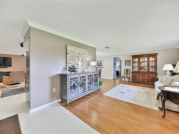 3rd image of 1705 Cypress Ct