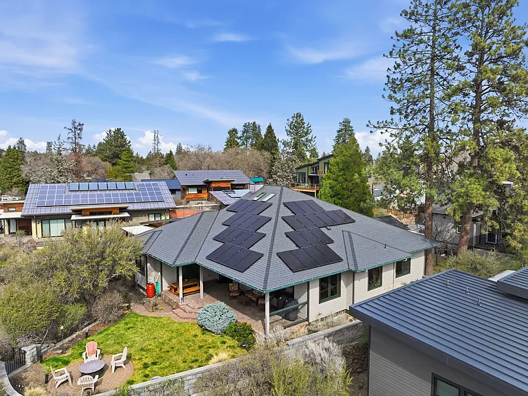 26 NW Shasta Pl — Photo 49