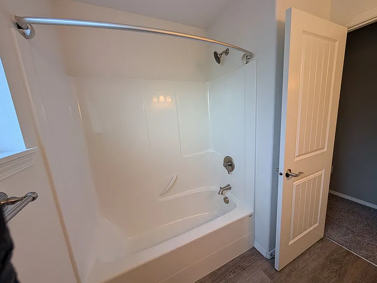 1724 Pioneer Dr — Photo 13